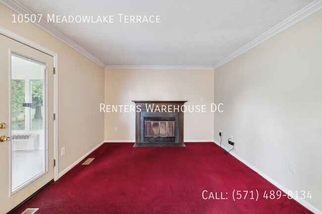 Foto del edificio - Stunning and spacious 4Bd 2 full,and 2 hal...
