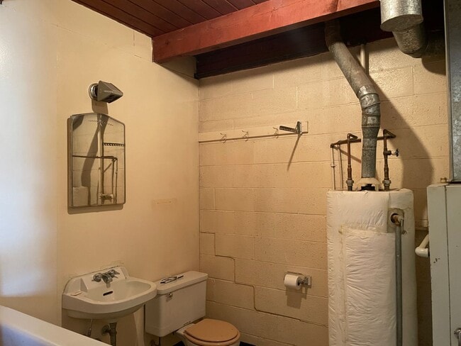 Building Photo - Business Space or Private Residence or Both! Or More?