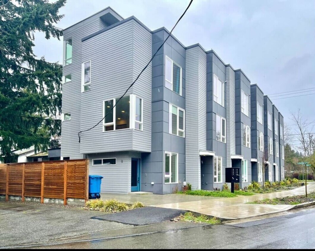 Primary Photo - 10839-10811 11th Ave NE