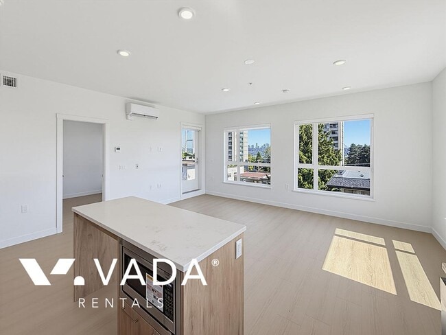Building Photo - First &amp; Royal 2 BR APT Rental 202-82 First St New Westminster: VADA