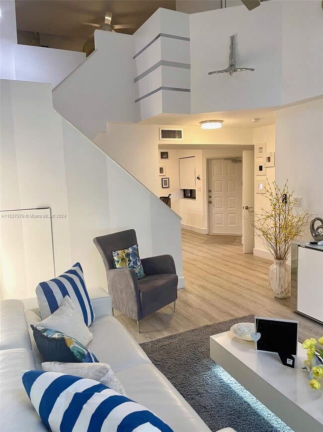 Foto del edificio - 15555 N Miami Lakeway