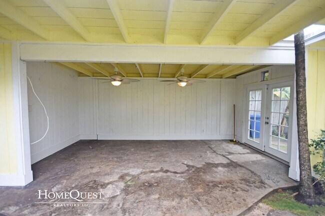 Building Photo - Live in Kailua Town!  Pet Friendly 3/2 wit...