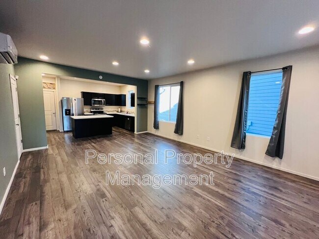 Foto del edificio - 2037 NE 4 Seasons Ln