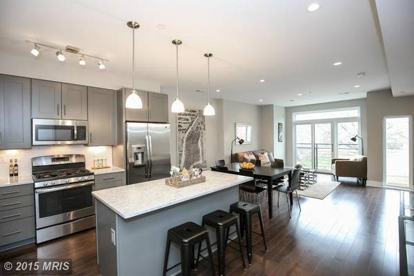 Foto principal - 3821 14th St NW