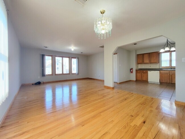 Building Photo - 430 Elm St