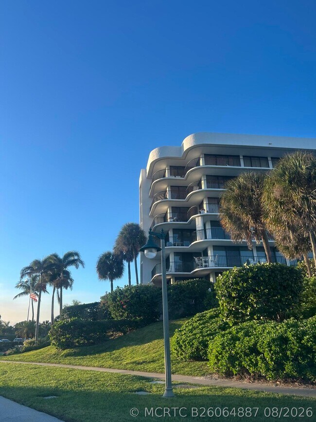 Building Photo - 308 Jimmy Buffett Mem Hwy