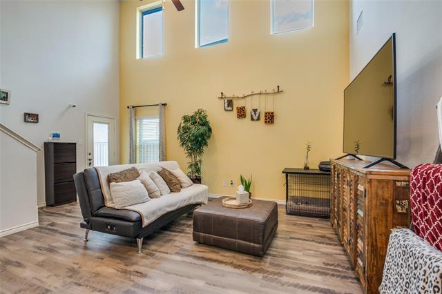 Building Photo - 2152 Miramar Dr