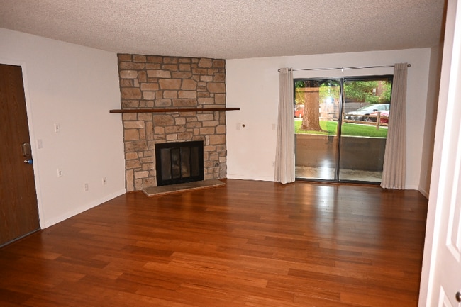 Building Photo - 337 Wright St