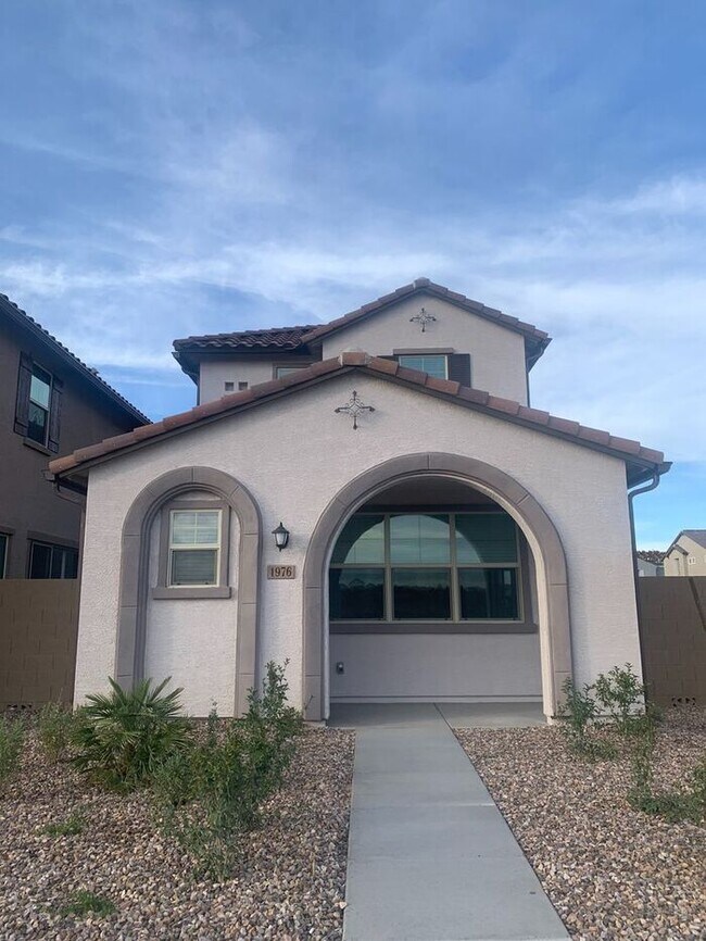 Foto del edificio - Newer home in most desirable home in Chandler, 3 Bed2 bath