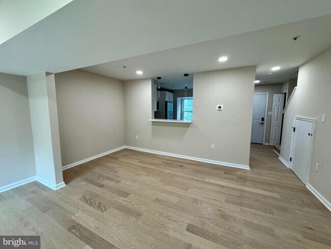 Foto del edificio - 8353 Founders Woods Way