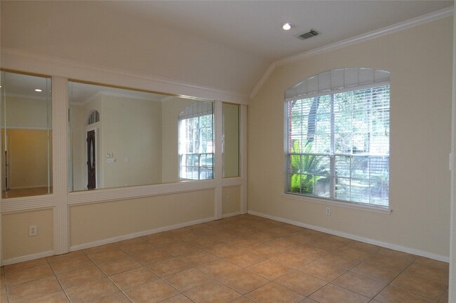 Building Photo - 123 N Acacia Park Cir
