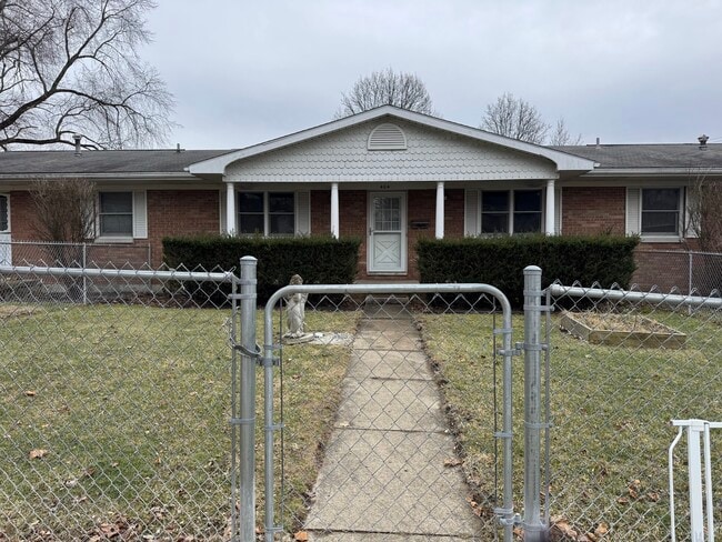 Building Photo - 404 E Spring Ave