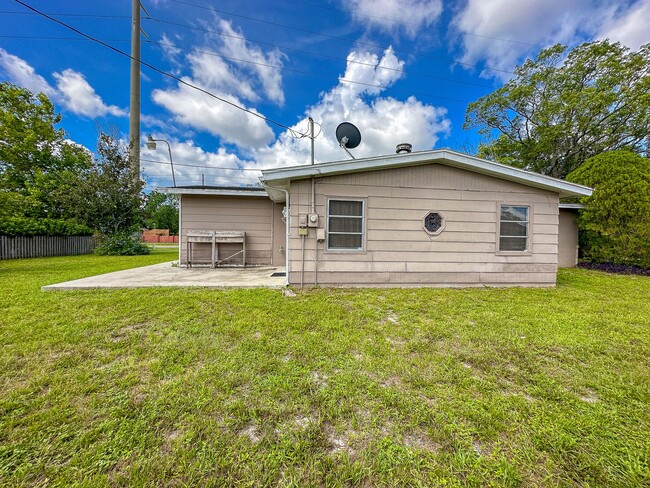 Building Photo - Cozy 2 BD/1 BA Home in Deltona!!