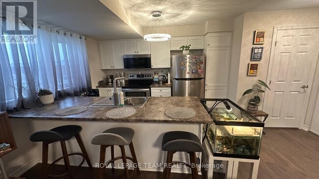 Building Photo - 267 Zenith Private