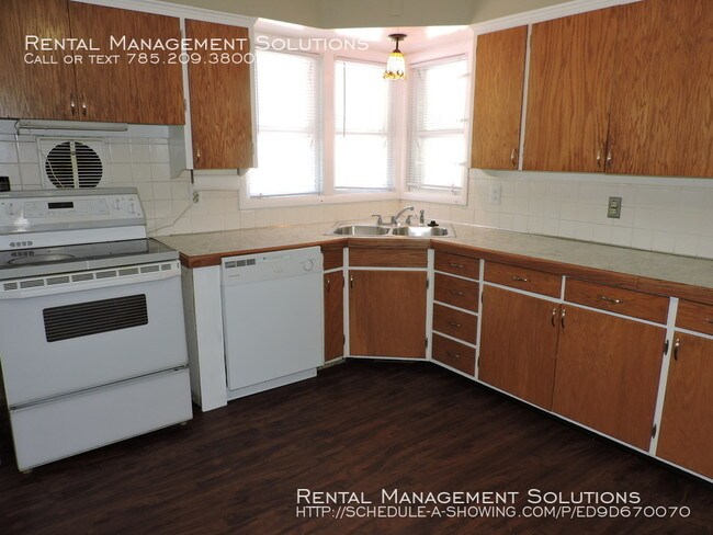 Building Photo - 4504 SW 21st St- 3 BED/1 BATH