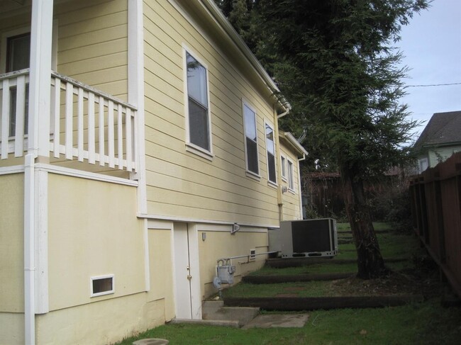 Building Photo - Downtown Jackson Home