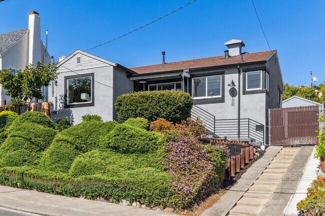 Foto del edificio - Contemporary Hillside Living