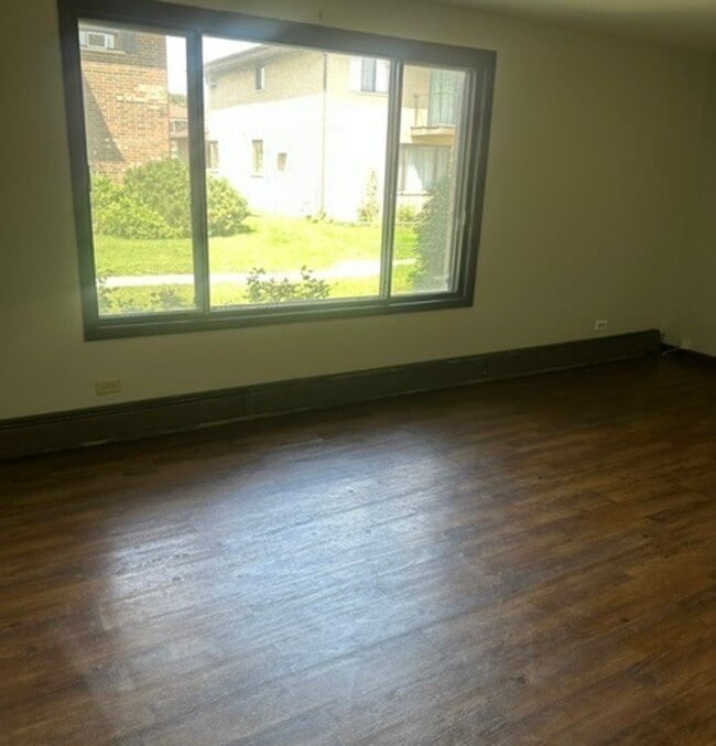 Building Photo - 14833 Kilpatrick Ave