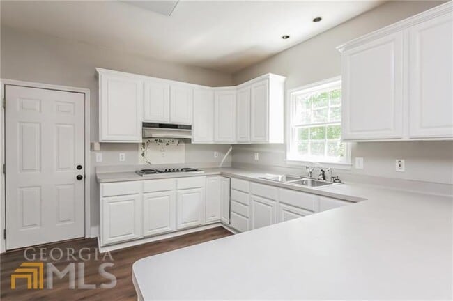 Building Photo - 2550 Highland Pointe Dr