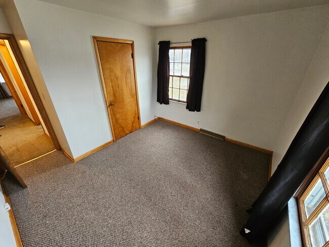 Bedroom 1 - 5020 Forest Park Plz