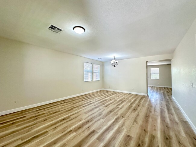 Building Photo - Granite Peaks At Summerlin