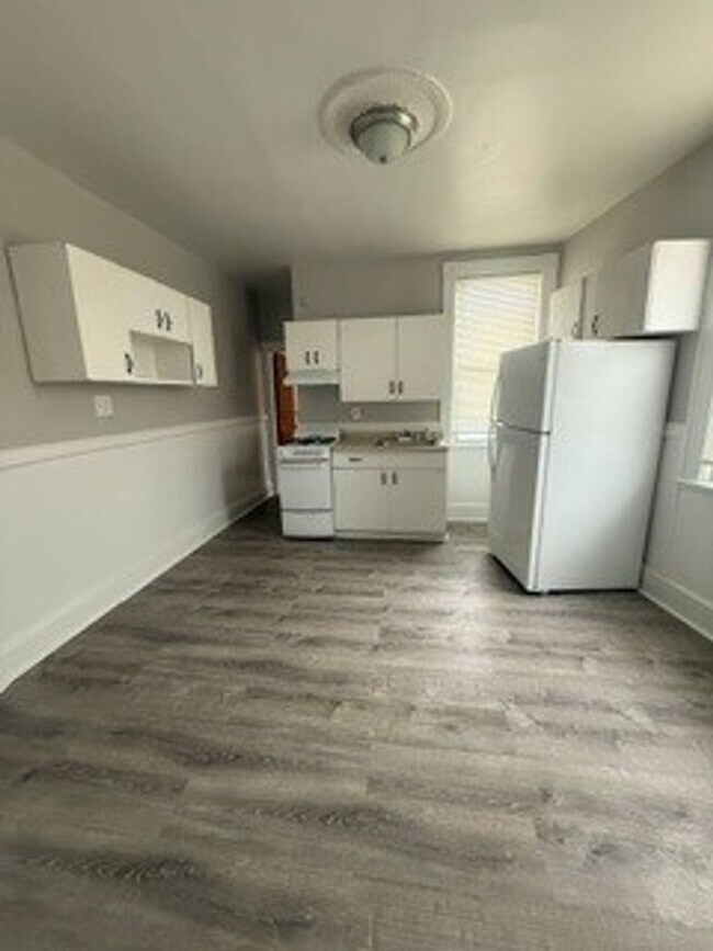 Foto del edificio - Spacious 1bedroom unit with large living room