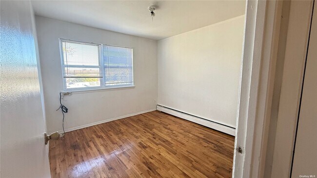 Foto del edificio - 32-21 60th St