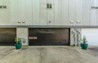 Building Photo - 5235 Blossom St