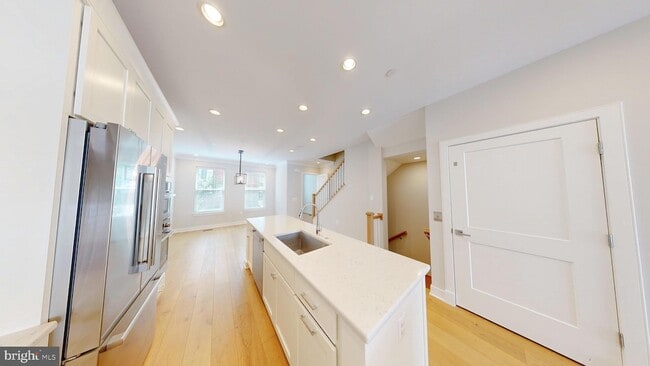 Photo - 10324 Grosvenor Place Unit Townhome