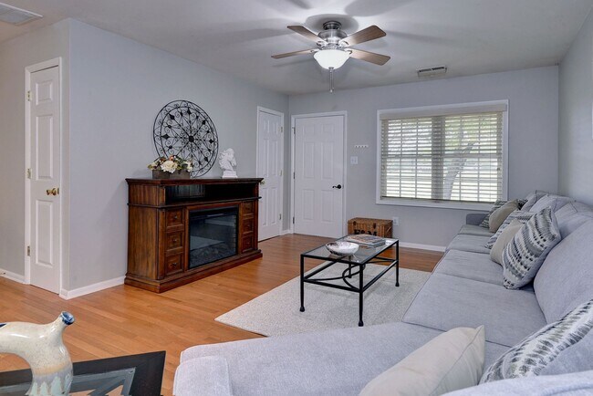 Building Photo - 126 Skimino Road, Williamsburg, VA 23188