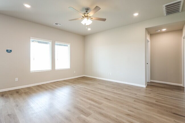Building Photo - 3913 Sara Pk Dr