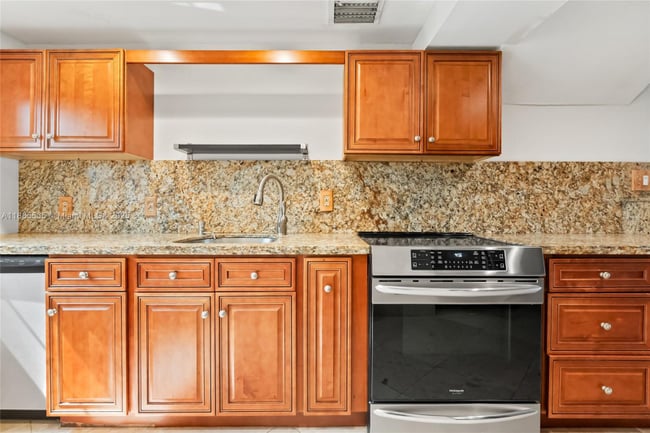 Building Photo - 2530 Okeechobee Ln