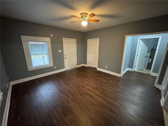 Building Photo - 1105 Adams St