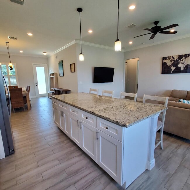 Foto del edificio - 2161 SE Sunflower St