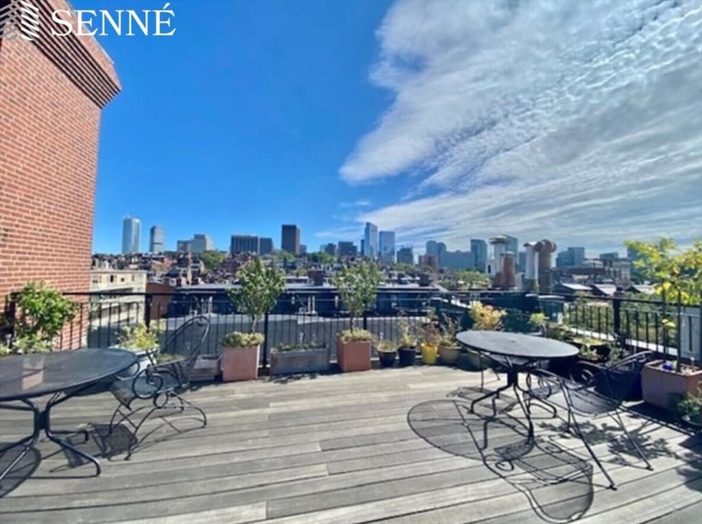 Primary Photo - 111 Pinckney St