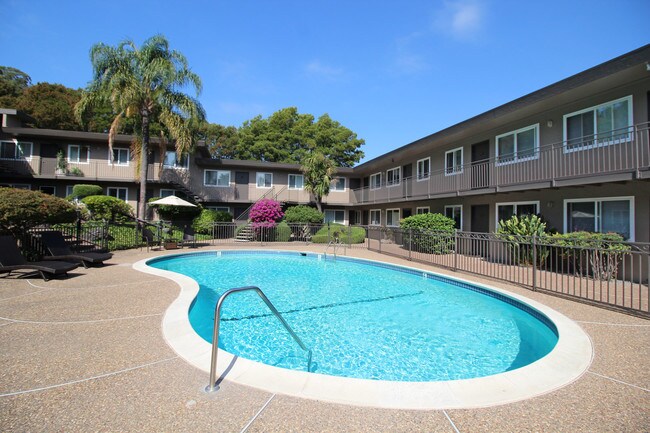 Marin Royal Apartments Alquileres En Corte Madera Ca Foto Del Edificio Marin Royal Apartments