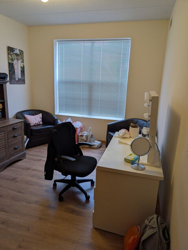 Foto del edificio - 16641 Liberty Cir