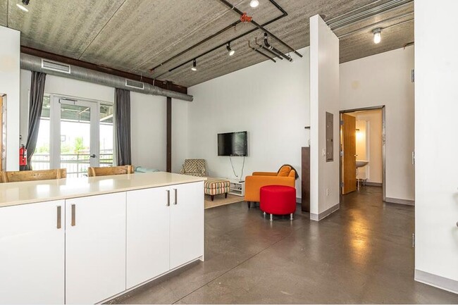 Building Photo - 500 E Butler Ct