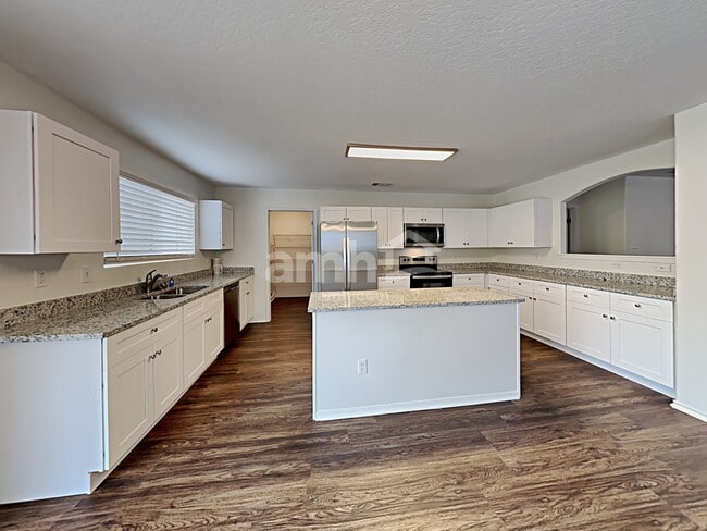 Building Photo - 9210 Laguna Falls