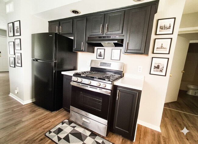 Foto del edificio - For Rent: Spacious 4-Bedroom, 2-Bathroom Home — Available Now!