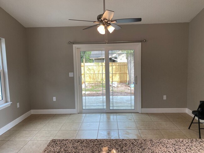 Foto del edificio - Charming 2 Bedroom Home