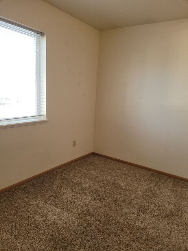 Foto del edificio - Bright & Convenient Townhouse Living!