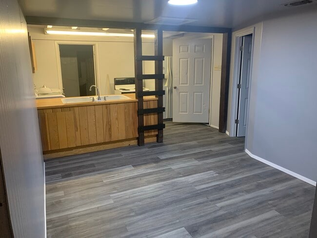 Building Photo - 1523 N Alleghaney Ave