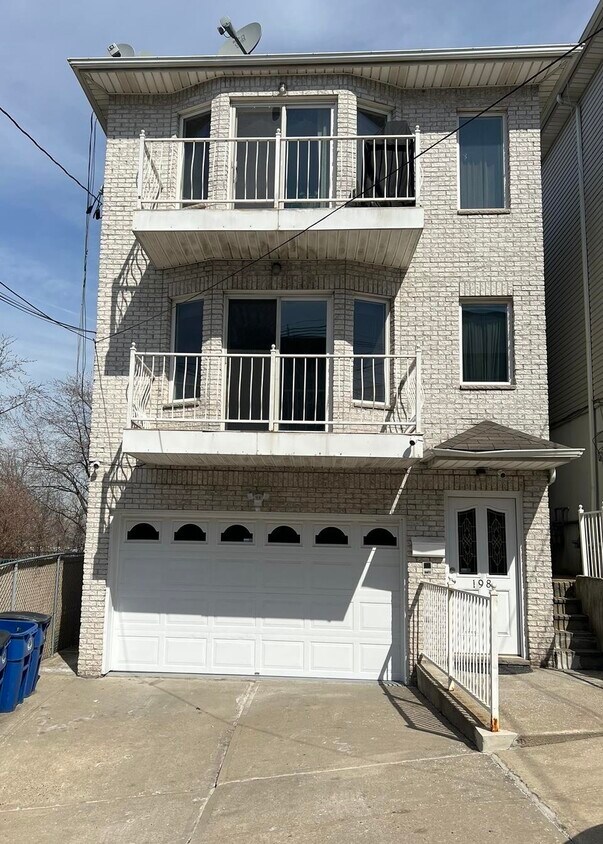 198 Lincoln St Unit 1, Jersey City, NJ 07307 Condo for Rent in Jersey