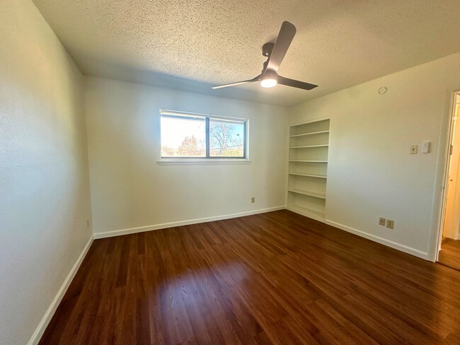 Building Photo - 5221 Bonita Ave