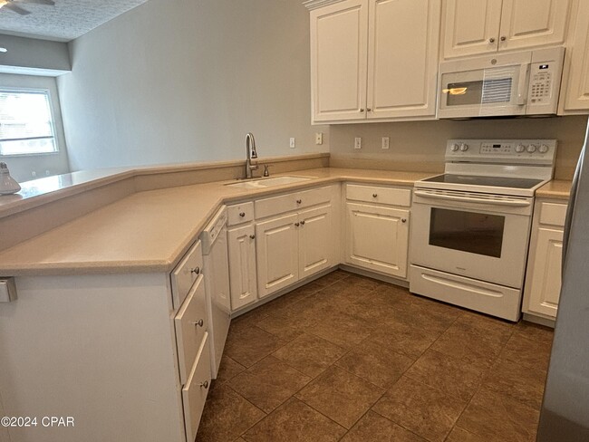 Building Photo - 6722 Thomas Dr