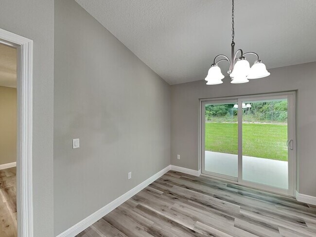 Foto del edificio - 238 W Ruska Pl