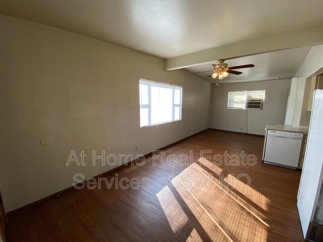 Building Photo - 1832 S Sieger Dr