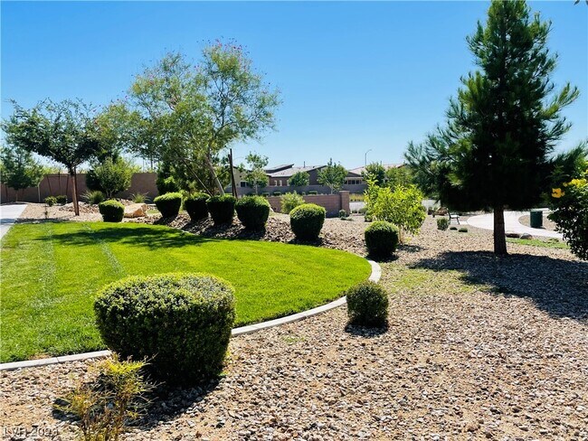 Foto del edificio - 7327 Sunray Point St