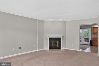 Building Photo - 562 Susan Dr